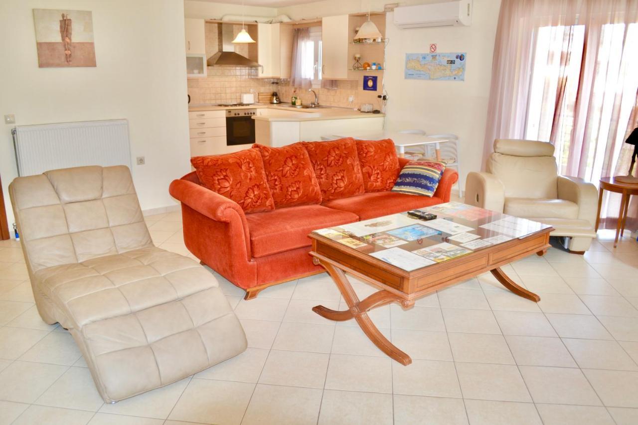 Giorgos Large Size Apartments -Family Friendly With Free Parking And Yard Views Ираклион Экстерьер фото