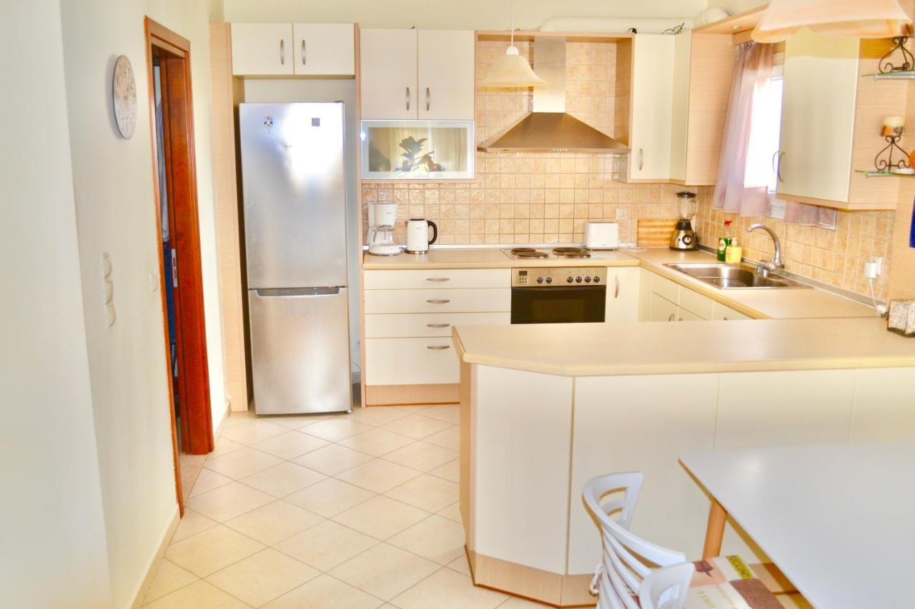 Giorgos Large Size Apartments -Family Friendly With Free Parking And Yard Views Ираклион Экстерьер фото