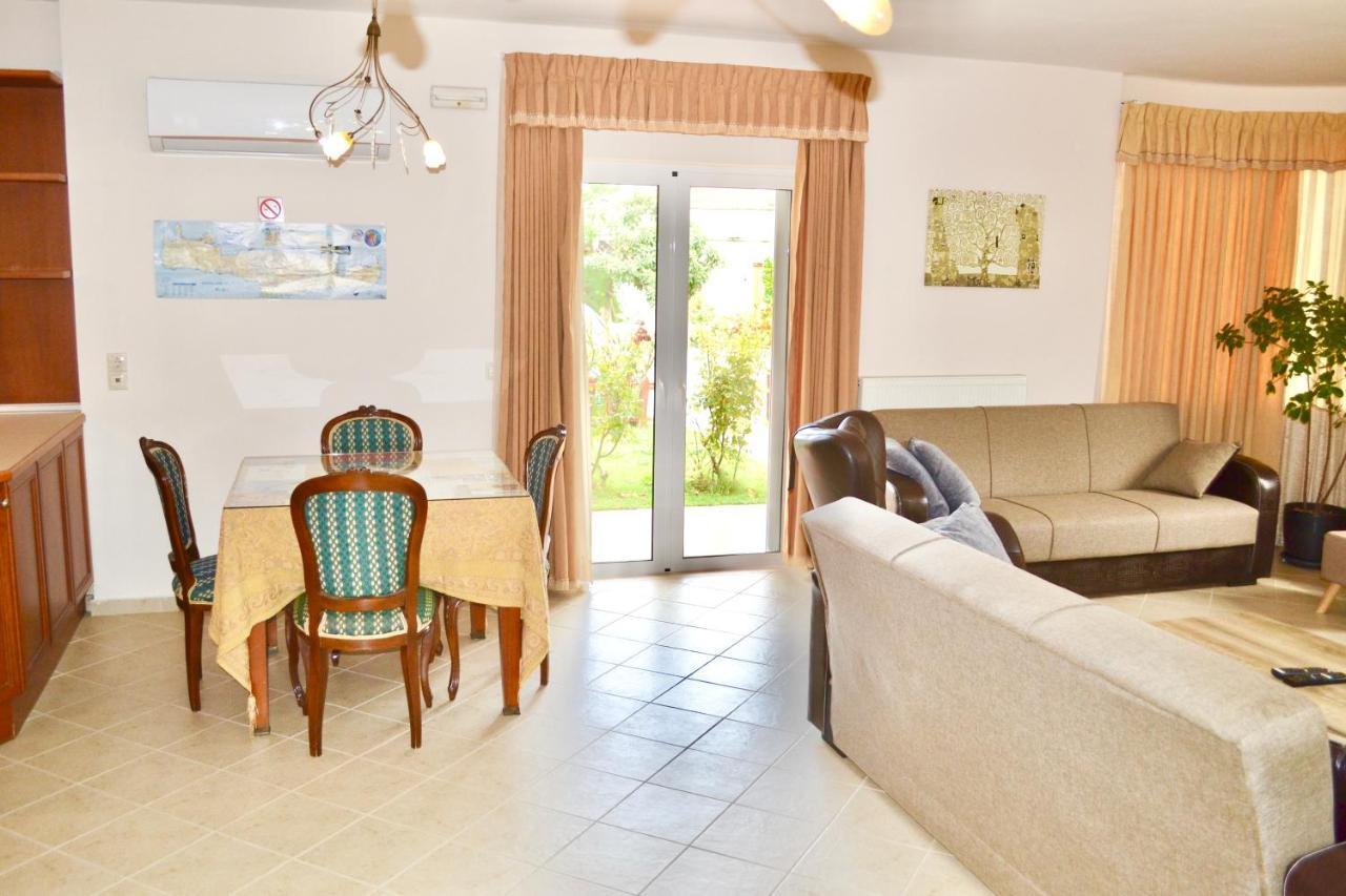 Giorgos Large Size Apartments -Family Friendly With Free Parking And Yard Views Ираклион Экстерьер фото